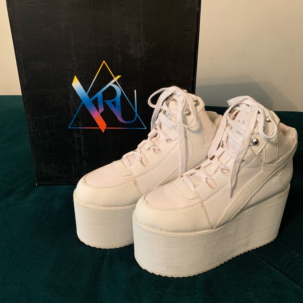 YRU ‘Spice Girl’ 4” White Platform Sneakers. Size 9/40.